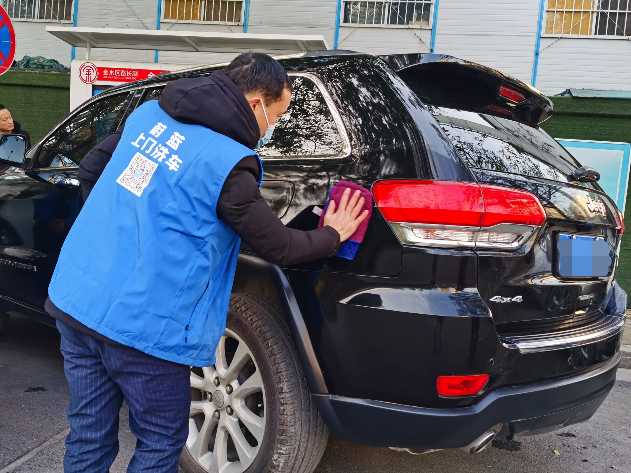 蔚藍(lán)車服，上門洗車爭做業(yè)界口碑領(lǐng)導(dǎo)者！
